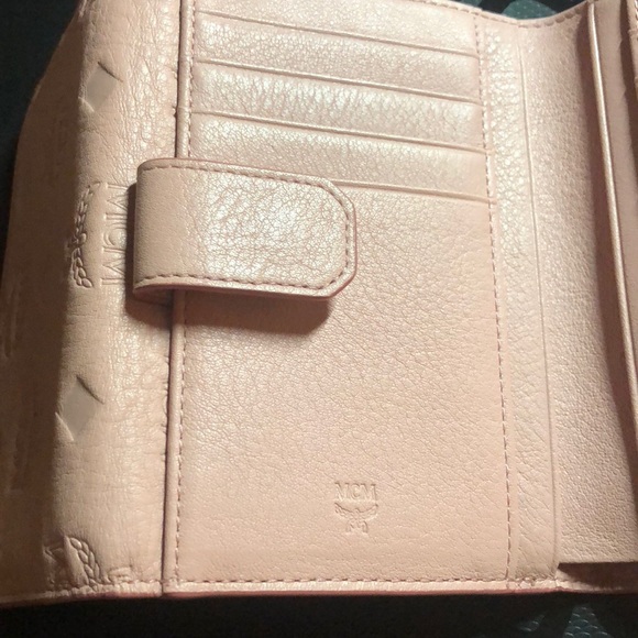 MCM NEW Klara Leather Fold Medium Wallet Pink - Picture 5 of 8